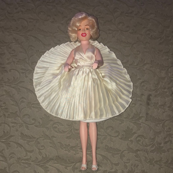 Marilyn Monroe doll made by TriStar - Picture 1 of 3